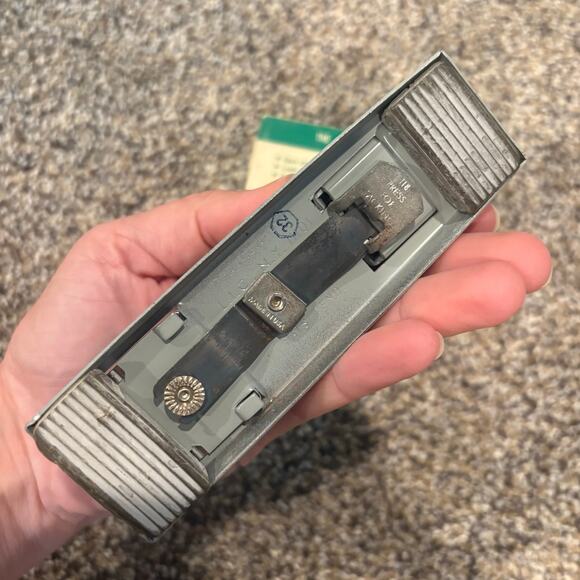 The Swingline 747 Vintage Mini Stapler Gray Metal with Pack of Staples 35-2D - Picture 5 of 8